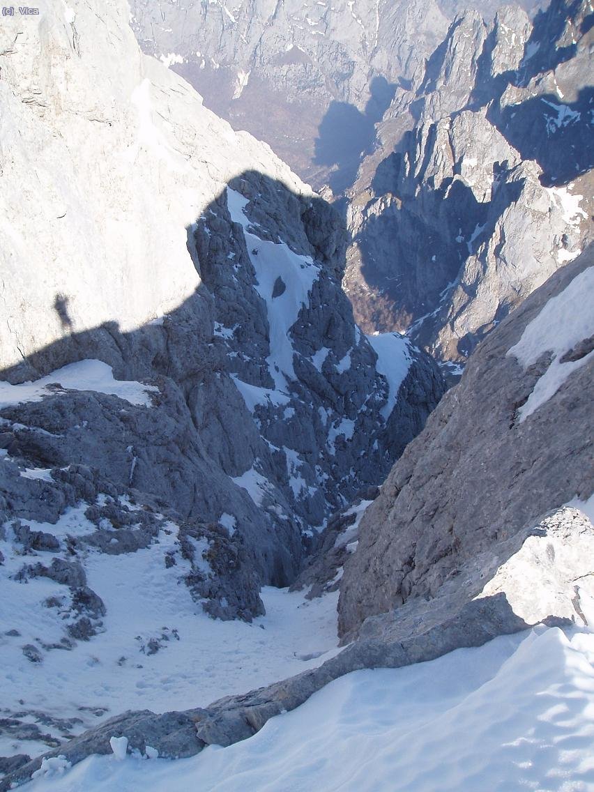 Salida del corredor, queda una media hora a cima por palas expuestas.
