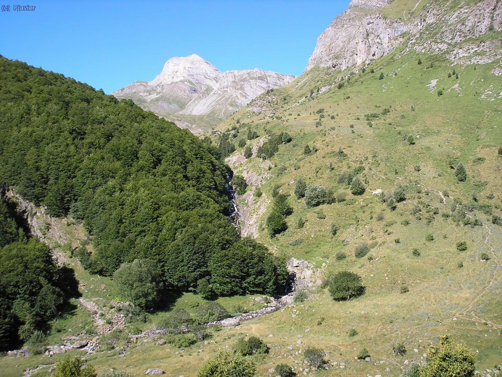 El Valle del Ara poco después de San Nicolás de Bujaruelo