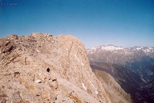 Cima a la vista... ¿alguien confirma que el del fondo es el Posets? eso creímos...