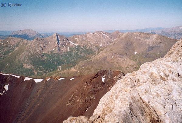 Vista desde la antecima hacia el collado de Llauset