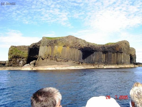 Toda la cara Sur de la isla de Staffa