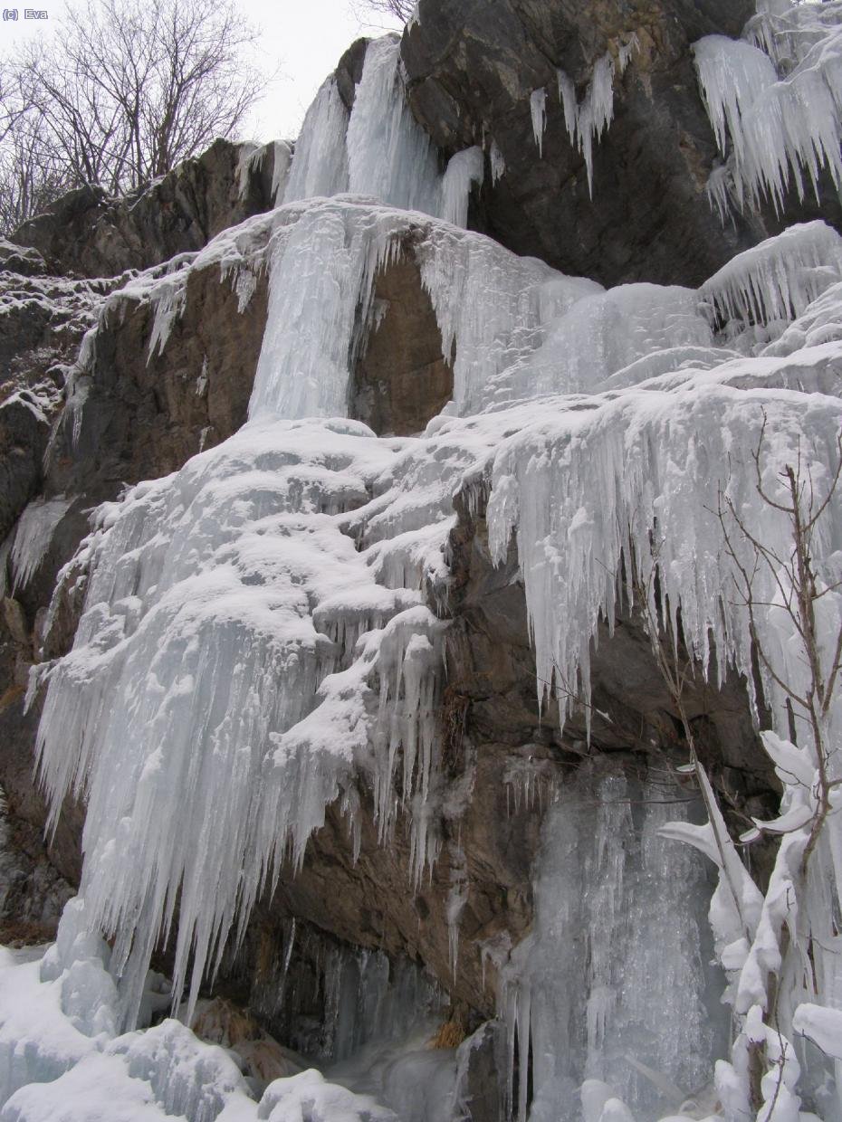 Freissinnieres. Cascada de un largo.