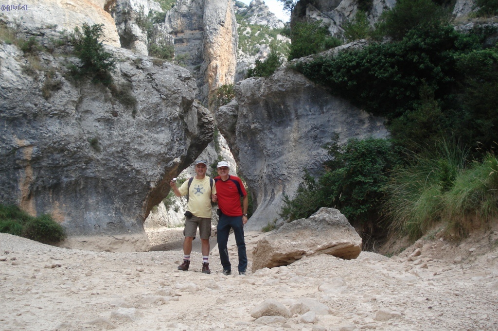 Carlos y Luis posando en "el Beso"