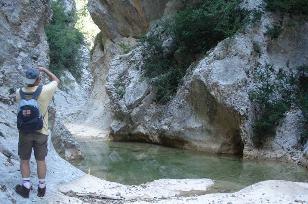 De esta badina no pasamos (era bastante profunda y no servian las chanclas).