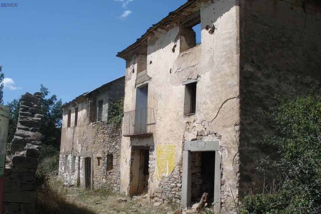 Casas abandonadas del barrio bajo de Ot&iacute;n.