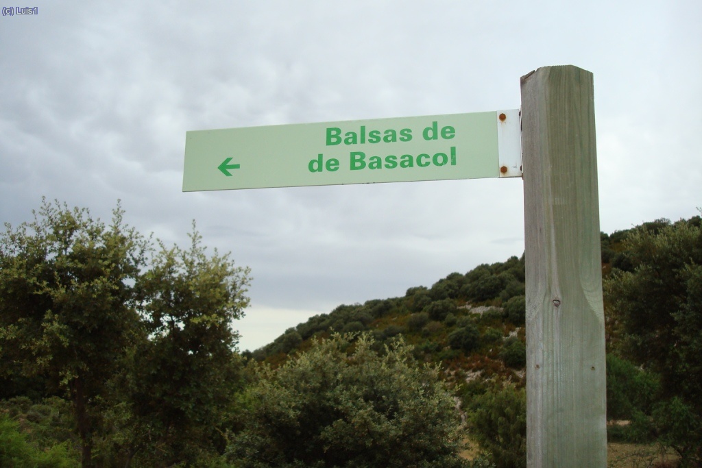 A la salida de San Pelegrín existe un cartel indicador que nos indica el camino a seguir. Aquí dejamos el coche.