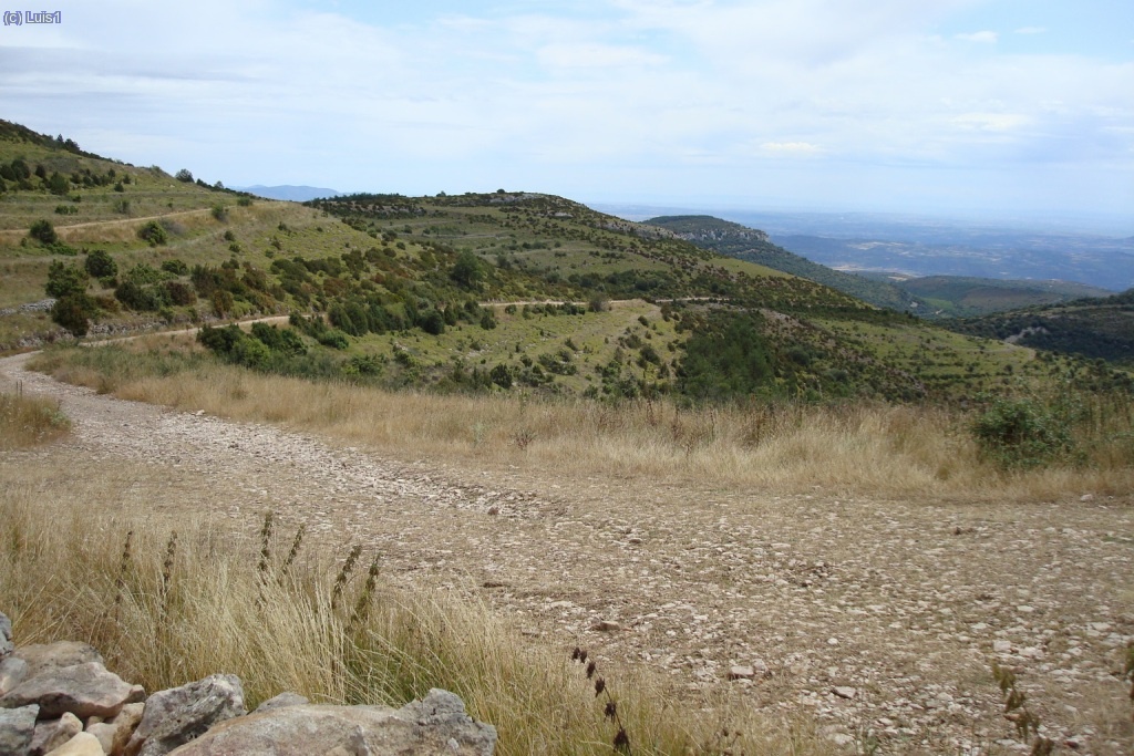 Pista de acceso al Mesón de Sevil.