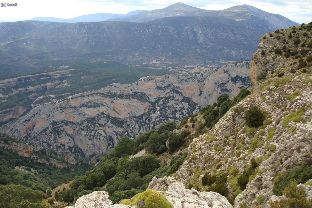Vistas haci la Sierra del Balces y Guara. Se intuye Pedruel.
