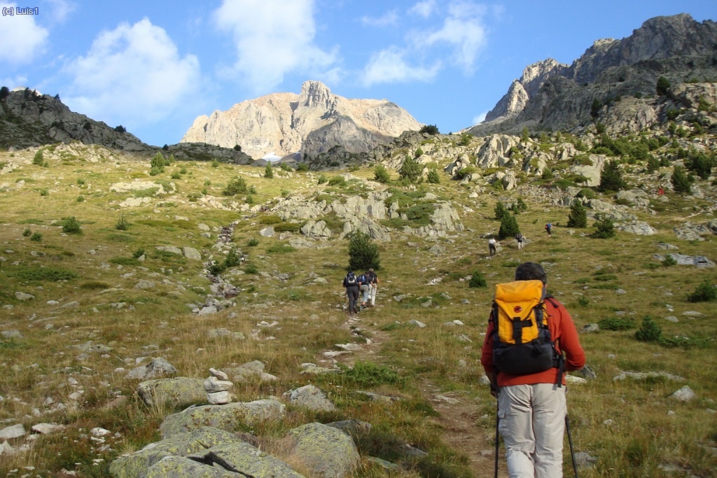 Ya vemos el primer objetivo del dia, el Garmo Negro.
