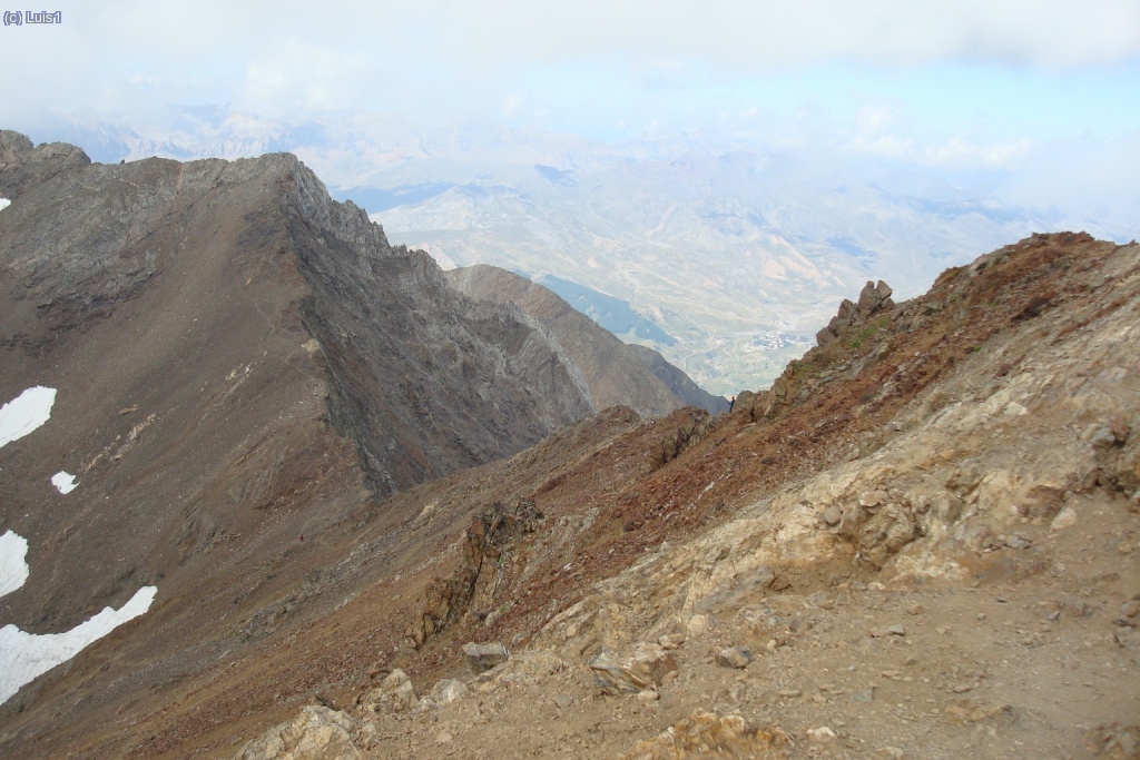 Vista hacia la bajada del Garmo Negro y la cresta que nos llevar&aacute; al Algas Norte.