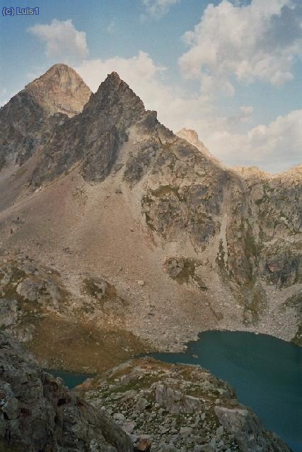 Ibones y pico de Arriel
