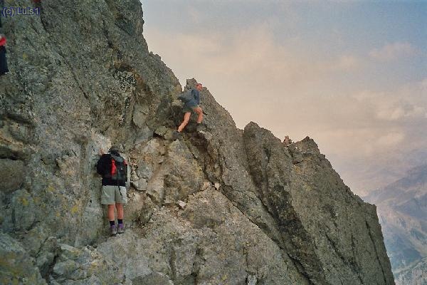 El &uacute;nico paso un poco expuesto (que en la bajada no encontramos por descender por otra canal)