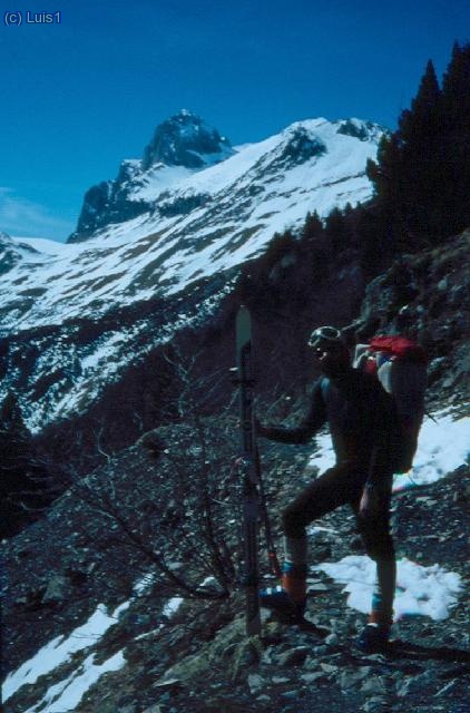 Posando de regreso con la Peña Foratata detrás,
