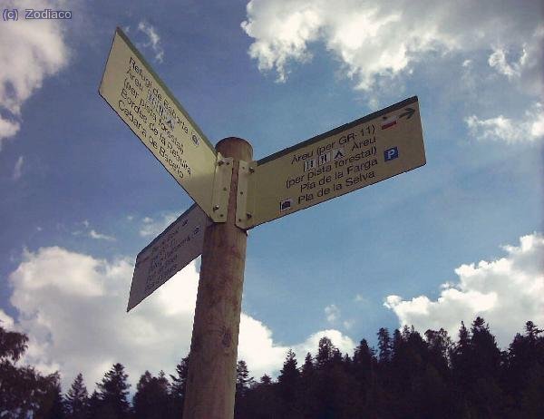 buena señalizacion en la pista forestal desde areu hasta Pla de Boet