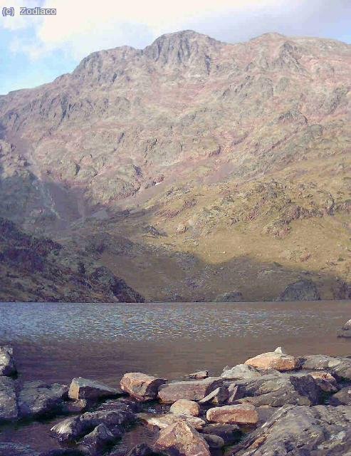 Estany D´Estats, al pie del macizo