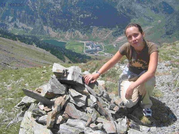 Ana en el Puig de Fontnegre (2722m ), abajo Nuria