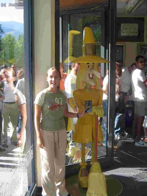 Ana con la Bruixa d&acute; Or de Sort