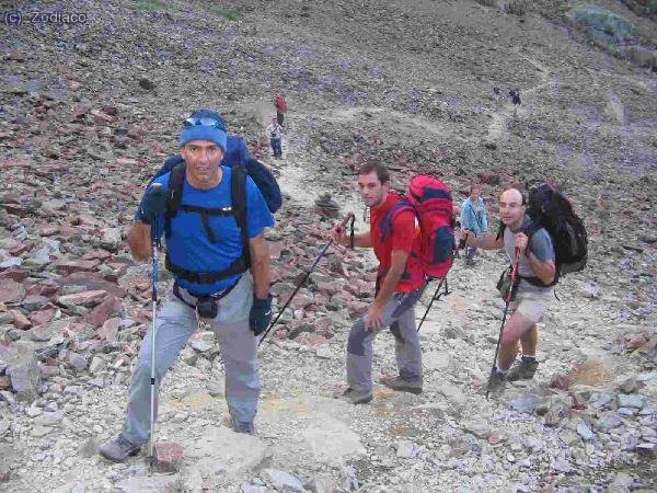comienzo de la tartera al Port del Sotllo. Alicuecano, Josep y Pratenc, detr&aacute;s Ana, Touanda y Narhinan