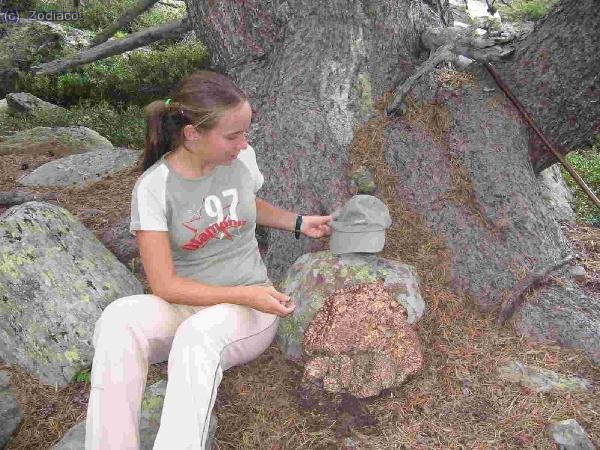 Ana con un hongo gigante