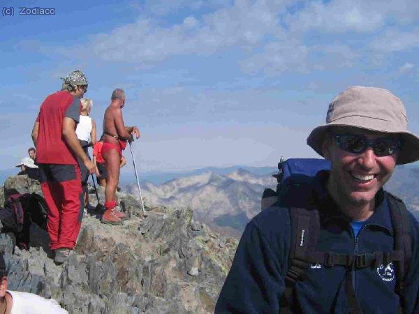 Sergio de que te ries &iquest; no has visto nunca a nadie subir en calzoncillos y botas a un tresmil???;-)