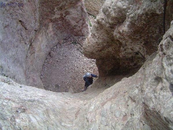 Zodiaco empezando el cuarto tramo, muy encajonado y sin apoyo artificial