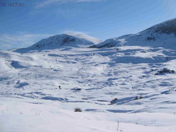 Terreno de unos 1400m de altura, que debemos atravesar a modo de travesía glaciar, hasta cerca del collado del fondo