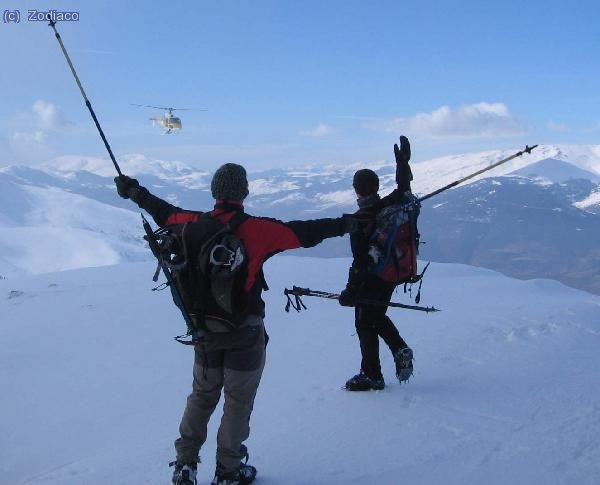 helicóptero que nos saluda todo el rato, y nosotros a ellos...
