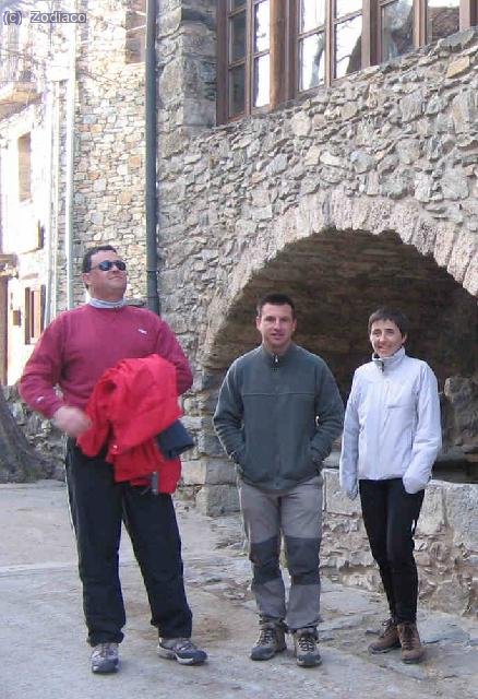 Amunt, Jordi C y kris, en Pardines, un pueblecito de montaña