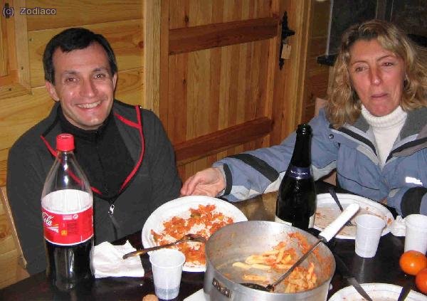 Nicky le dice que se lo acabe, y Waldo acaba confesando... no le gusta la cebolla...