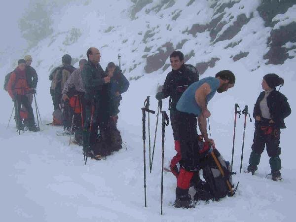 Ya nieva. A la izquierda Touanda y Pep, en el centro Pratenc, a la derecha Pere, Octane y Cat