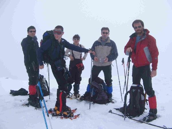 parada en la Dou: Pere, Abel, Cat, Jimiton con frutos secos, y Octane