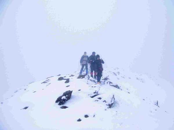 nieva fuerte, o bien es torb ( nieve arrastrada por el viento )