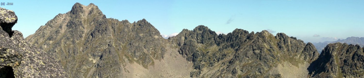 En aquesta cresta hi ha d’esquerra a dreta els pics de Rulhe, el Fontargenta, el Juclar i el de Ruf.