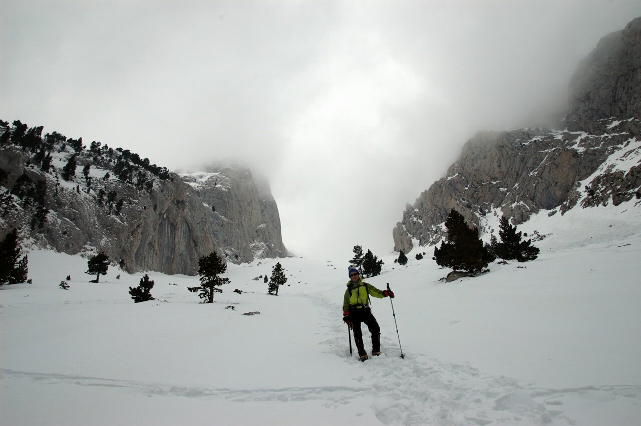Gaireb&eacute; som a baix, comen&ccedil;a a caure neu, fotem el camp a dinar, que ja es hora.