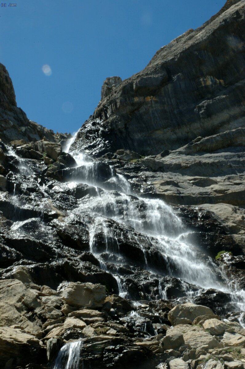 Un torrent que baixa del balc&oacute;.