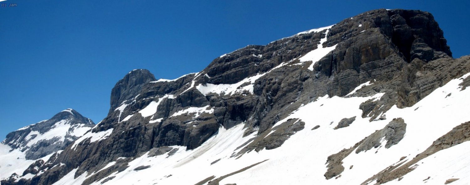 De dreta a esquerra El Marbore, el Cilindro i el Mont Perdut.