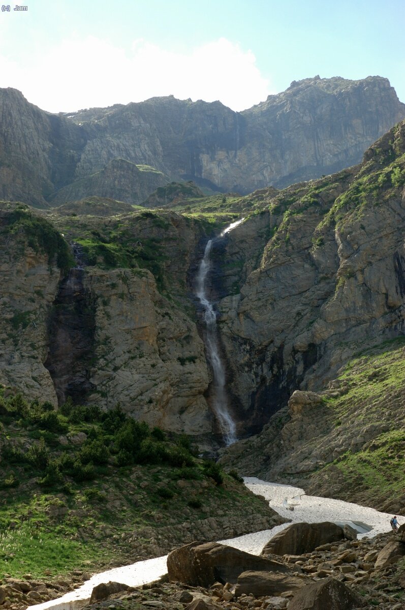 I aqu&iacute; un altre cascada.