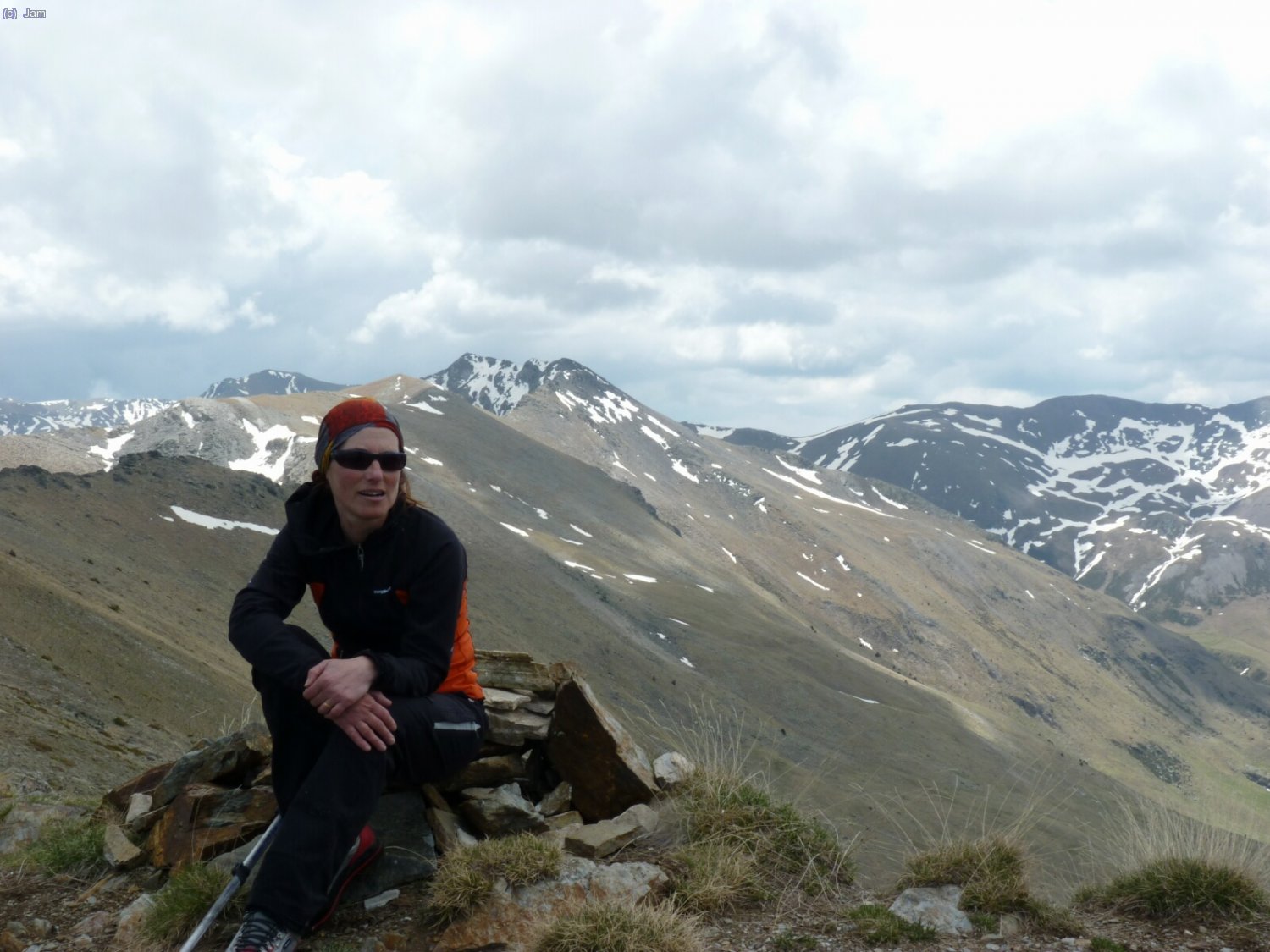 La Montse al primer cim del dia.