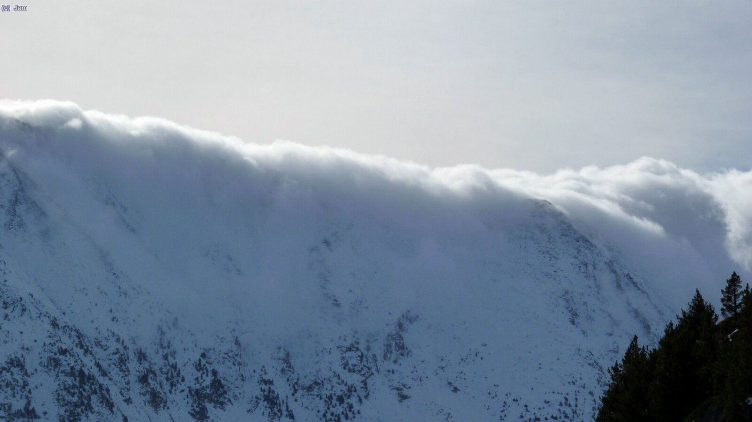 La boira vessava per sobre els Collroig.