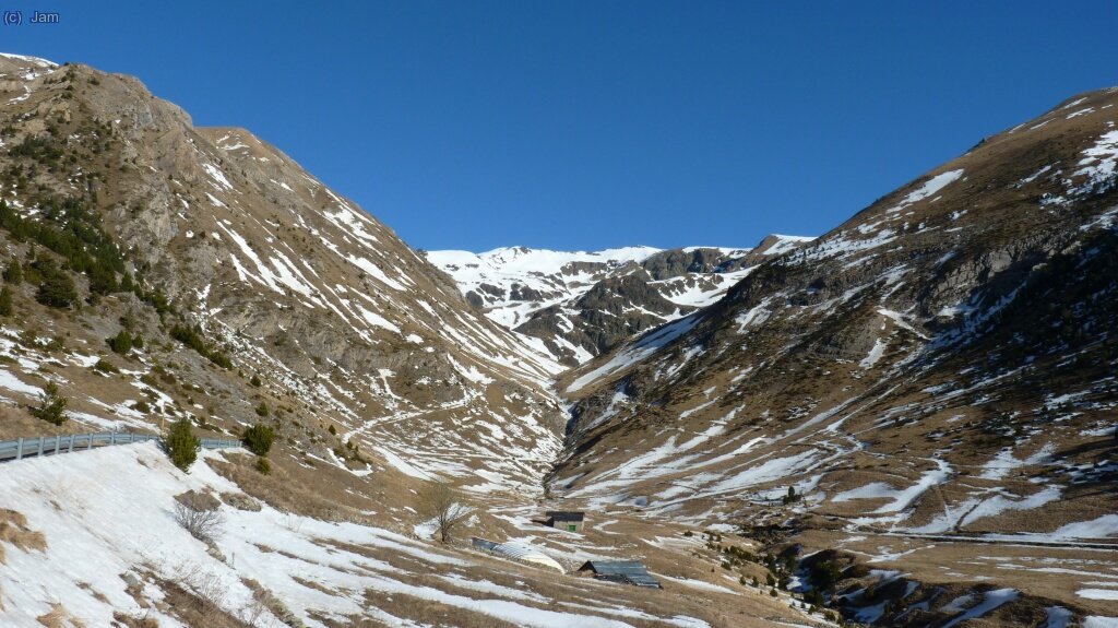 Comencem a caminar des de la carretera d