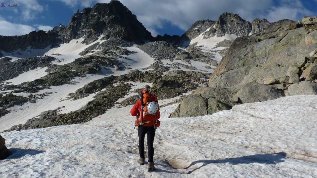 Comen&ccedil;a la neu, al fons ja veiem la Punta Delm&aacute;s