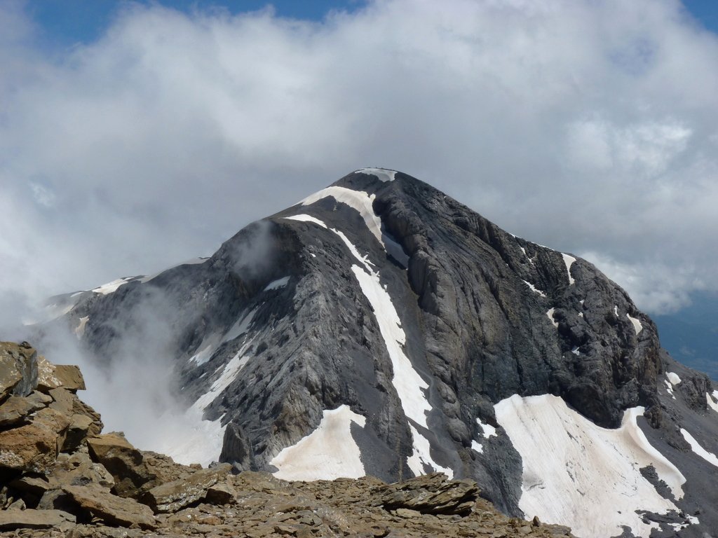Desde el cim del Cilindro veiem el Mont Perdut.