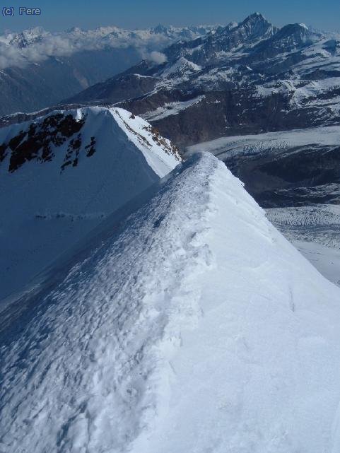 La cresta gla&ccedil;ada de baixada al coll entre el Castor i el Pollux... kin yuyu!