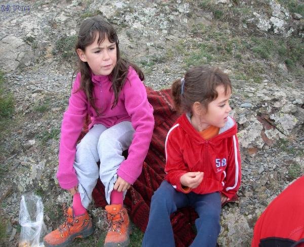 La Sara i la Maria... en el descans per dinar...