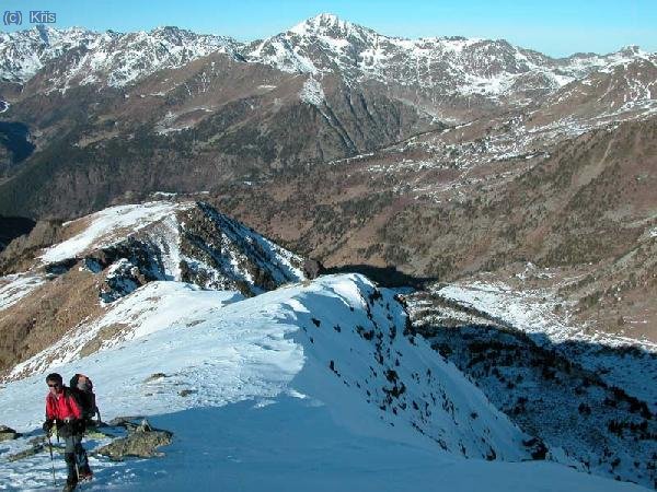 En el centro, el pic de Fontblanca