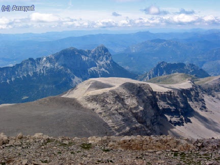 Al fondo, la Pe&ntilde;a Monta&ntilde;esa
