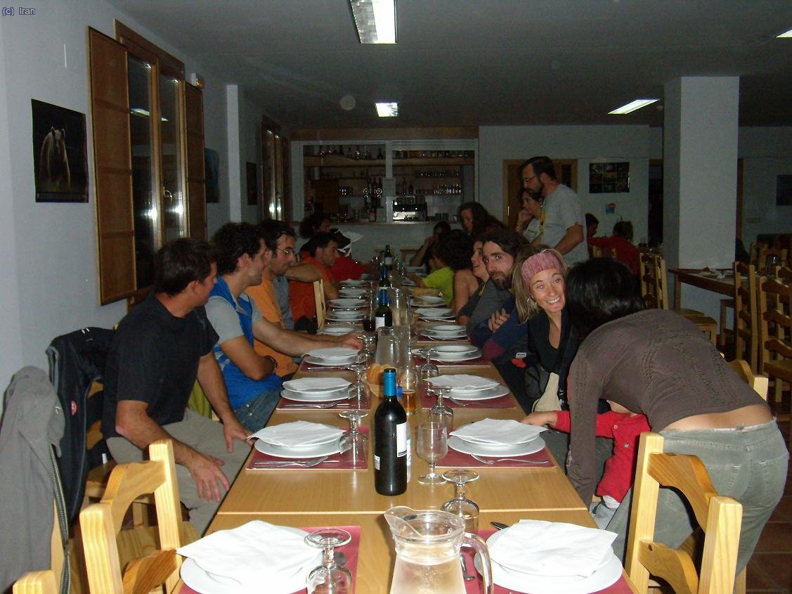 Cena en el refugio