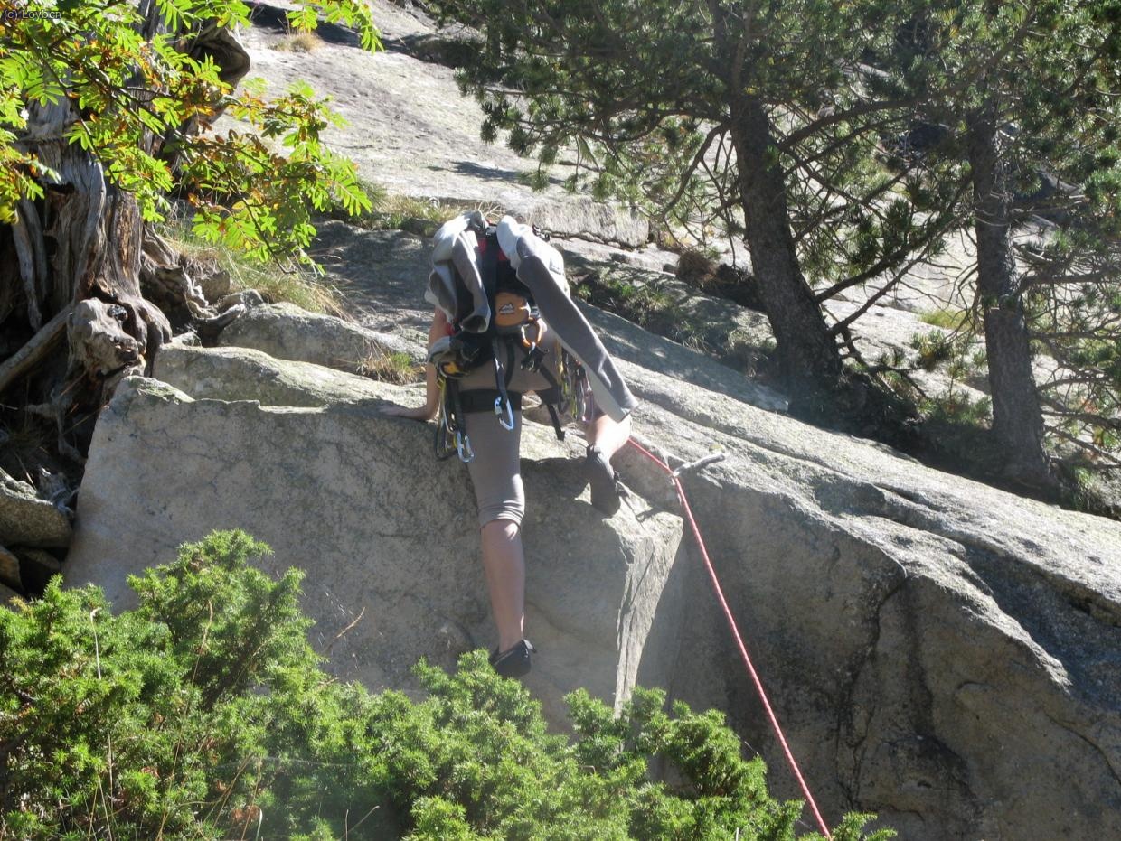 Liderando L4. Este último largo solo tiene un paso complicado, justo al llegar a la última reunión