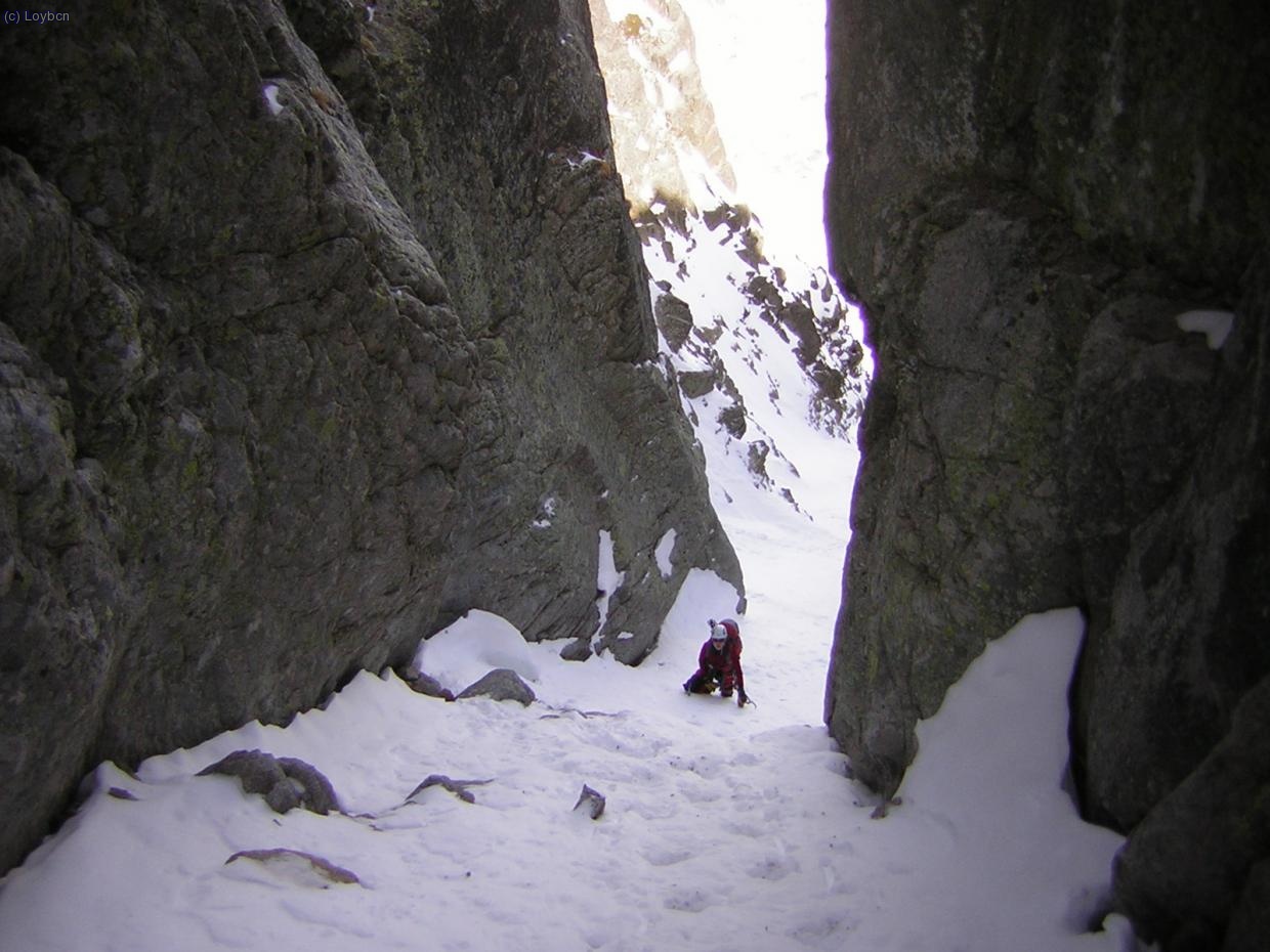 El corredor empieza a ser encajonado