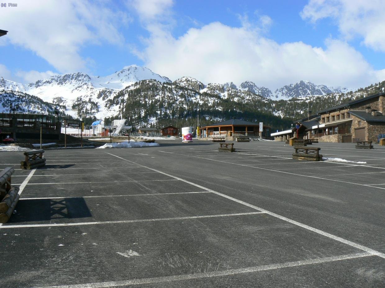 Pic de Montmal&uacute;s, Pic de Rib&uacute;s y Pic dels Pessons, desde el vac&iacute;o parking de Grau Roig.